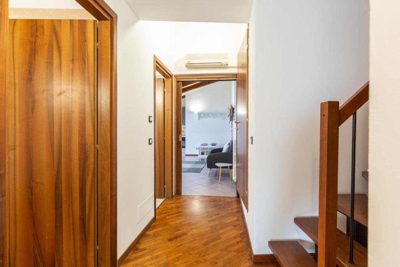 Blu Bed Apartment กัสเตลนูโอโว เดล การ์ดา ภายนอก รูปภาพ